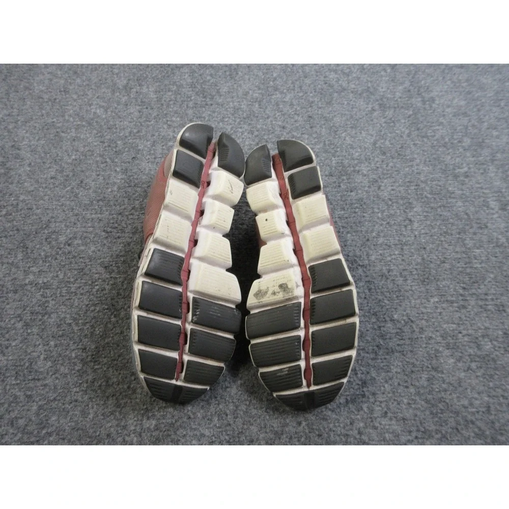 On Cloud Running Shoes Womens Size 9 Lightweight Swiss Athletic Trainers Sneaker